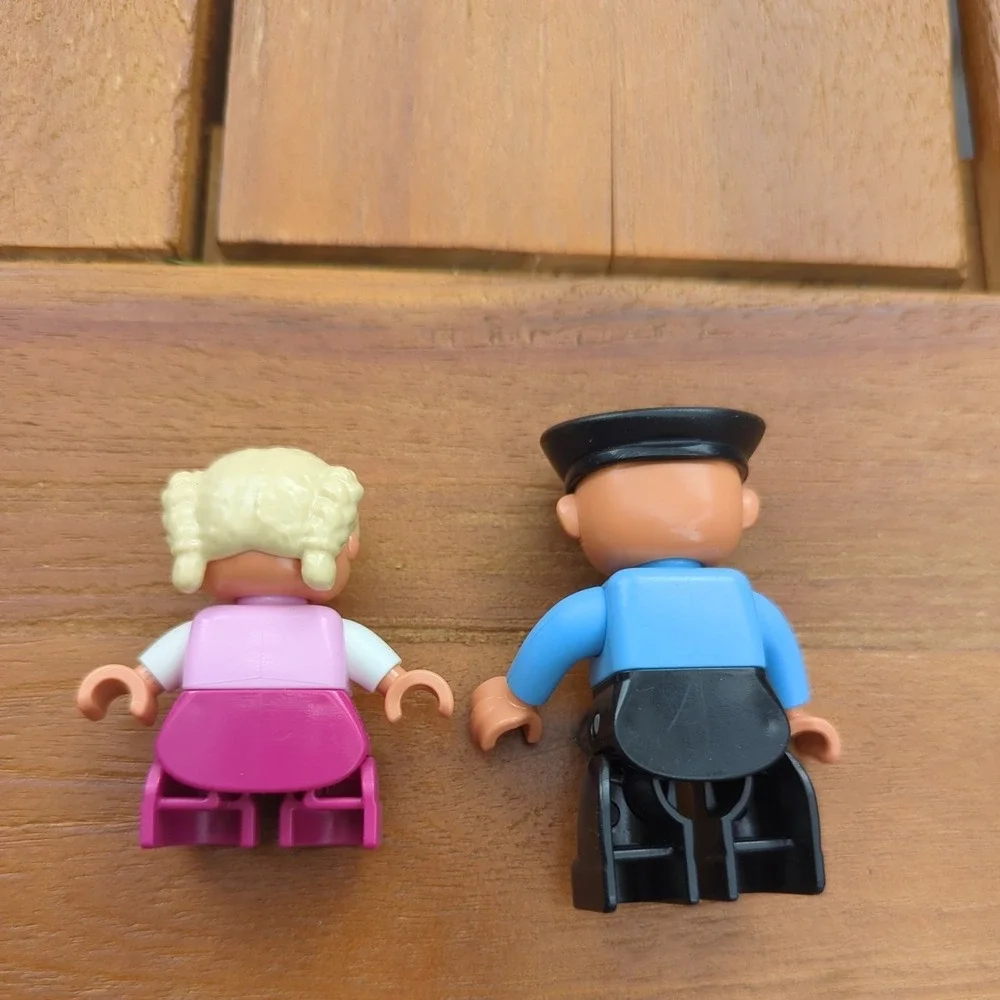 Duplo Figure Lego Ville Police Man Black Legs Medium Blue Top‎ w/ Badge and Girl